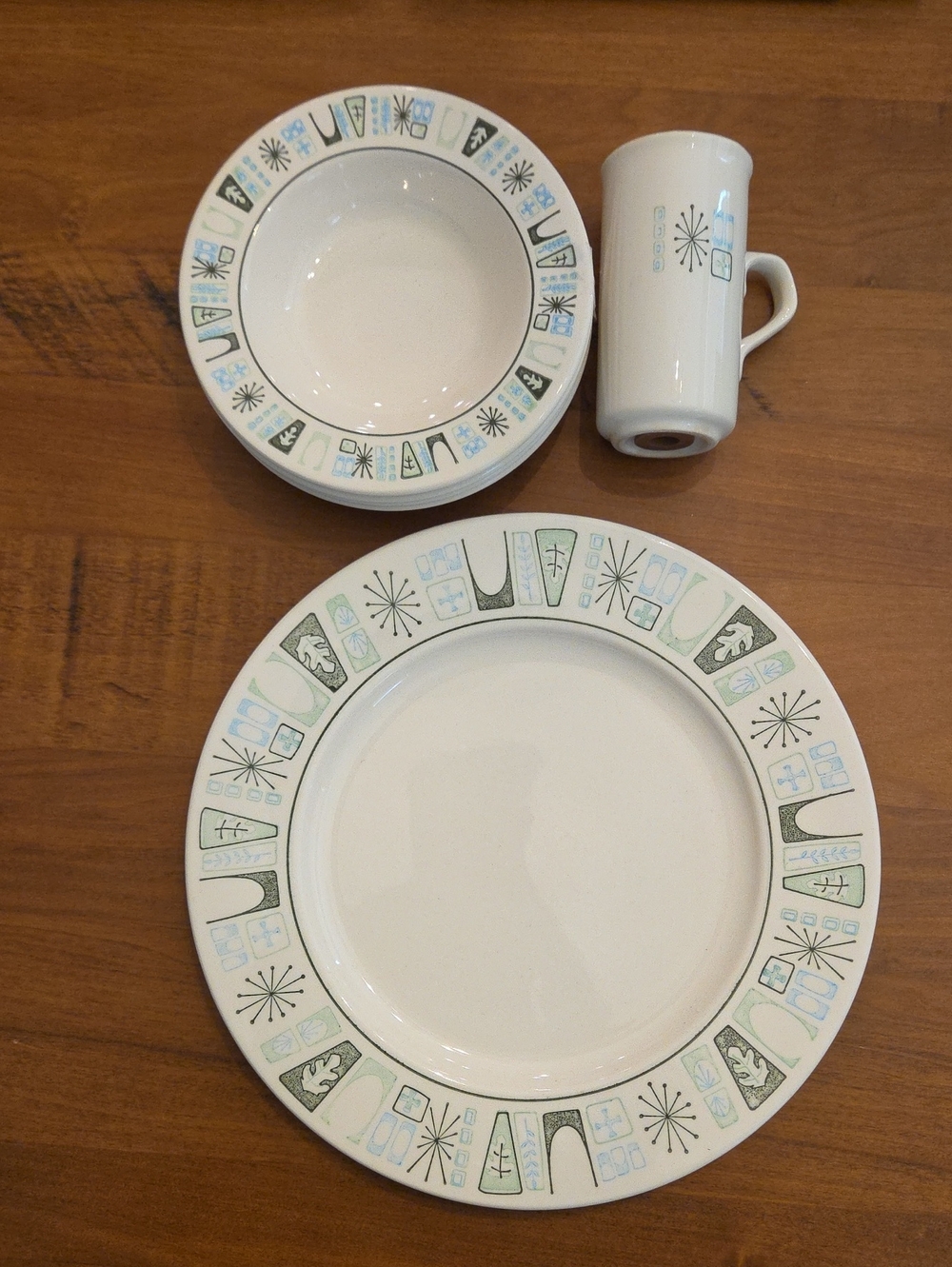 MCM Taylorstone White Dinner Plate with Green and Light Blue Accent